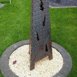 Feuerstelle aus Traenenblech 3 Kantig Feuerstelle aus Traenenblech 3 Kantig