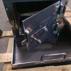 Tuer an Feuerstelle Tuer an Feuerstelle