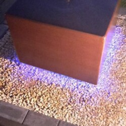 Wasserspiel beleuchtet Wasserspiel beleuchtet