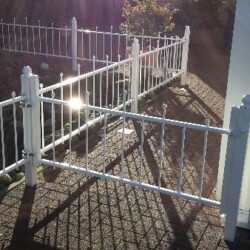 Gelaender Tuer weiss Gelaender Tuer weiss