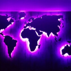 Weltkarte Lila beleuchtet Weltkarte Lila beleuchtet
